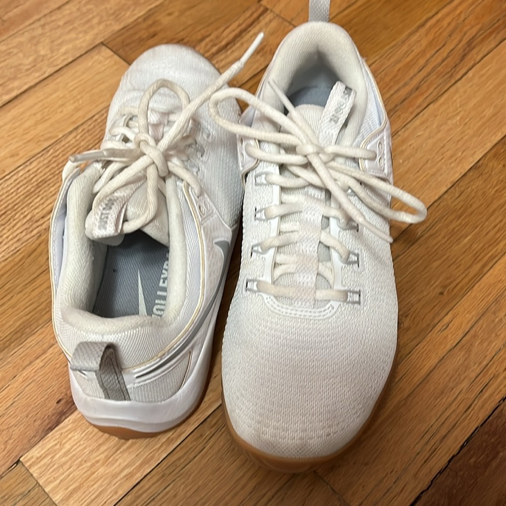 Nike volleyball shoes - Picture 2 of 4